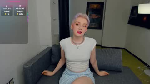 Snapshot of nakishacroshaw chatting on 09-18-25, 11:45 Kate online show from 09-18-25, 11:45