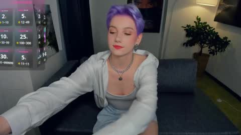 Snapshot of nakishacroshaw chatting on 09-24-25, 11:24 Kate online show from 09-24-25, 11:24