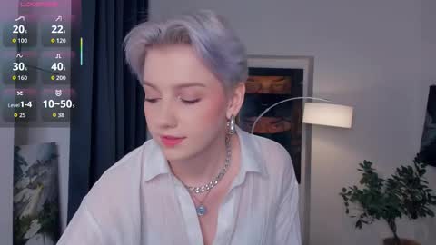 Snapshot of nakishacroshaw chatting on 10-22-25, 12:16 Kate online show from 10-22-25, 12:16