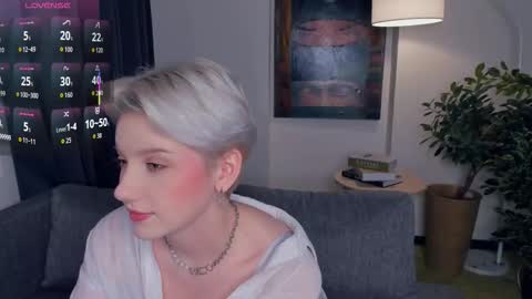 Snapshot of nakishacroshaw chatting on 11-07-25, 12:49 Kate online show from 11-07-25, 12:49