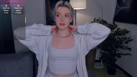 Snapshot of nakishacroshaw chatting on 11-08-25, 12:16 Kate online show from 11-08-25, 12:16