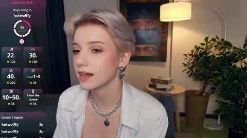 Snapshot of nakishacroshaw chatting on 11-13-25, 01:32 Kate online show from 11-13-25, 01:32