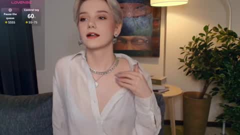 Snapshot of nakishacroshaw chatting on 11-15-25, 11:29 Kate online show from 11-15-25, 11:29