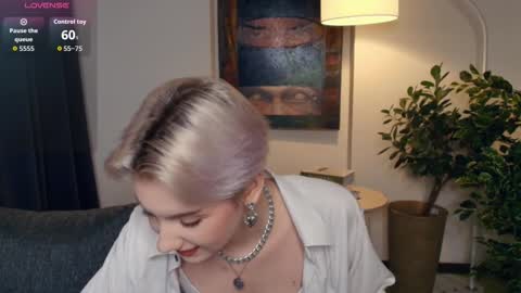 Snapshot of nakishacroshaw chatting on 11-20-25, 11:54 Kate online show from 11-20-25, 11:54