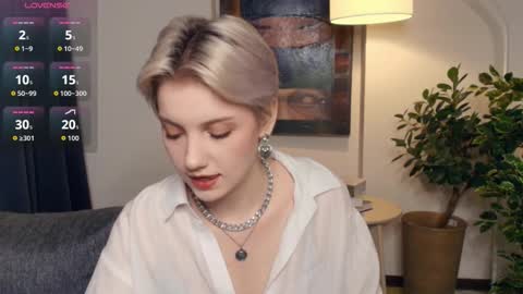 Snapshot of nakishacroshaw chatting on 11-21-25, 11:53 Kate online show from 11-21-25, 11:53