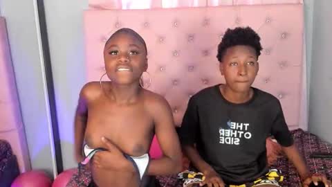 Snapshot of nalaandzuri chatting on 10-22-25, 01:11 nalaandzuri ebony lesbian blackgirls online show from 10-22-25, 01:11