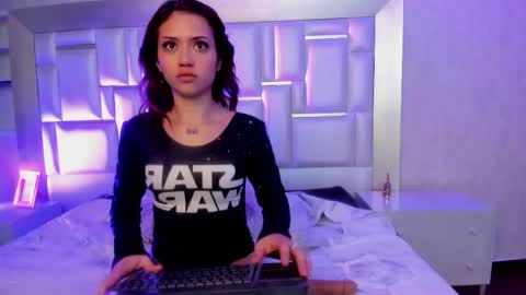 Snapshot of namearohouse chatting on 10-06-25, 08:01 ----Namea------ online show from 10-06-25, 08:01