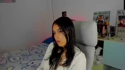 nami_white online show from 09-19-25, 03:34