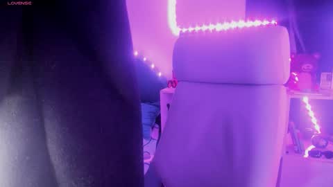 nami_white online show from 09-22-25, 04:14