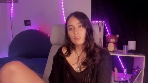nami_white online show from 09-25-25, 03:32