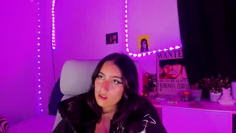 nami_white online show from 10-04-25, 04:32