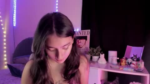 nami_white online show from 10-10-25, 01:37