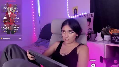 nami_white online show from 10-22-25, 05:52