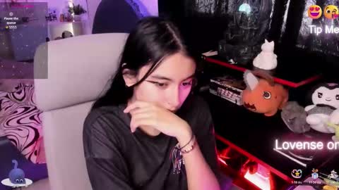 nami_white online show from 11-19-25, 05:24