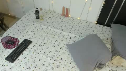 Snapshot of namir__ chatting on 10-21-25, 10:05 Namir online show from 10-21-25, 10:05