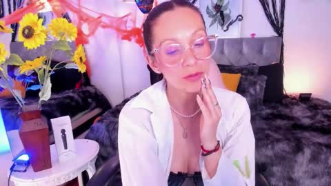 Snapshot of namisunny chatting on 10-24-25, 07:05 nami online show from 10-24-25, 07:05