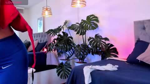 Snapshot of namisunny chatting on 11-06-25, 07:04 nami online show from 11-06-25, 07:04