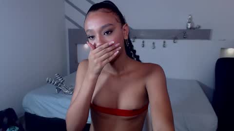 Namoi Smith online show from 12-29-24, 03:33