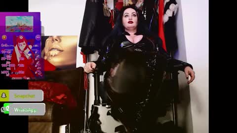 Snapshot of nanalagloss chatting on 11-15-25, 12:02 NanaLaGloss online show from 11-15-25, 12:02