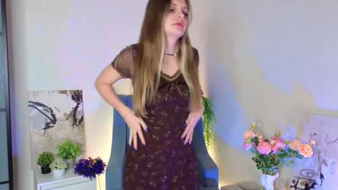 Snapshot of nannieenter chatting on 10-22-25, 08:14 Marina online show from 10-22-25, 08:14