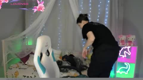 Snapshot of nansycharm chatting on 02-10-25, 03:35 NansyCharm online show from 02-10-25, 03:35