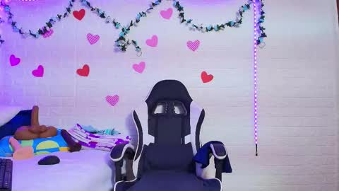 Snapshot of naomi_diamond_ chatting on 09-11-25, 11:21 Naomi online show from 09-11-25, 11:21