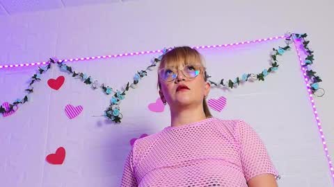 Snapshot of naomi_diamond_ chatting on 11-04-25, 09:03 Naomi online show from 11-04-25, 09:03