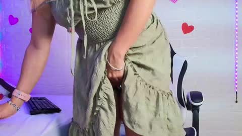 Snapshot of naomi_diamond_ chatting on 11-15-25, 12:34 Naomi online show from 11-15-25, 12:34