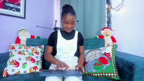 Nahomi Jones online show from 12-07-24, 08:16