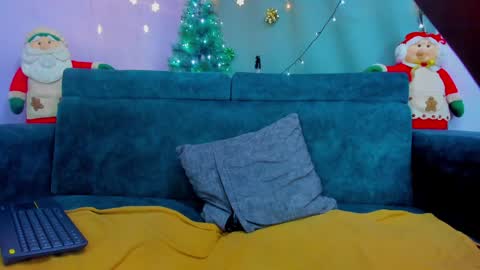 Nahomi Jones online show from 12-30-24, 02:09