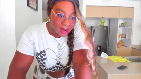 Nathalia King online show from 10-17-25, 04:53