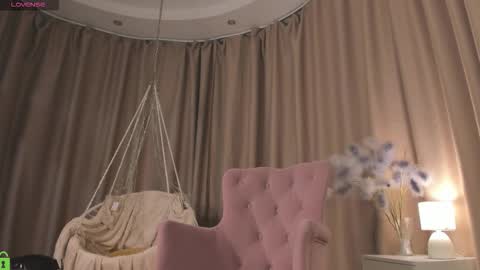 Naomi online show from 10-14-25, 12:33