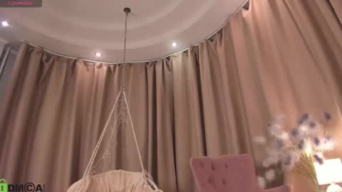 Naomi online show from 10-15-25, 12:33