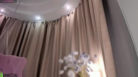 Naomi online show from 10-27-25, 11:20