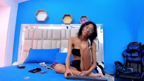 naomi_sara online show from 09-25-25, 07:39
