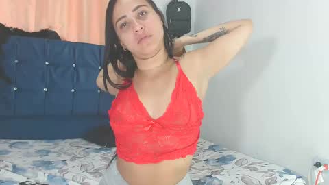 Mia online show from 09-08-25, 02:49