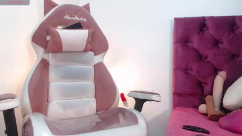Isabella online show from 12-19-24, 07:40