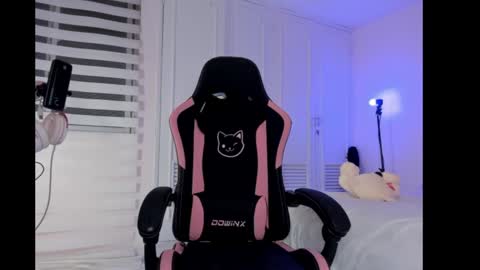 Snapshot of naomibrinks1 chatting on 12-28-24, 06:06 Heidy online show from 12-28-24, 06:06