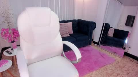 Snapshot of naomii_campbell_ chatting on 03-05-25, 03:07 Naomi Campbell online show from 03-05-25, 03:07