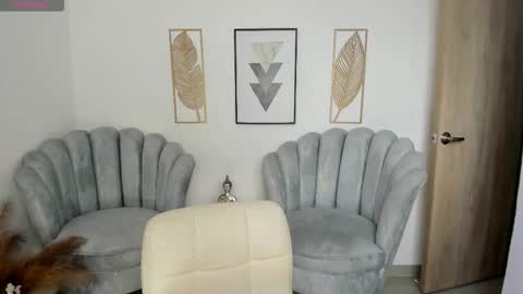 Snapshot of naomii_campbell_ chatting on 10-25-25, 06:35 Naomi Campbell online show from 10-25-25, 06:35