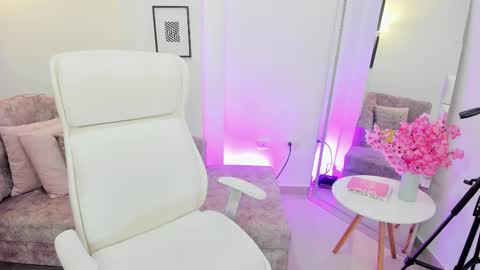 Snapshot of naomii_campbell_ chatting on 11-05-25, 07:47 Naomi Campbell online show from 11-05-25, 07:47