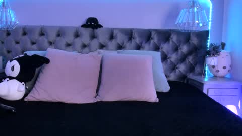 Snapshot of naomii_soto chatting on 02-13-25, 10:54 Naomi online show from 02-13-25, 10:54