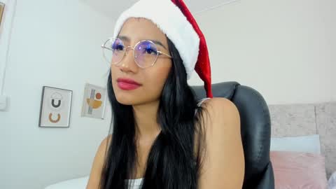 naomiiii   online show from 12-06-24, 01:51