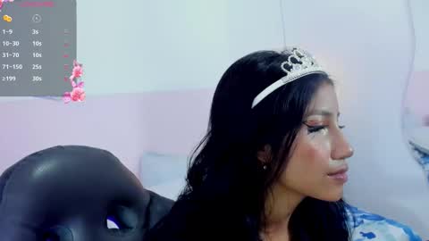 naomiiii   online show from 09-25-25, 12:09