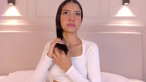 Naomi Klarc online show from 01-04-25, 01:21