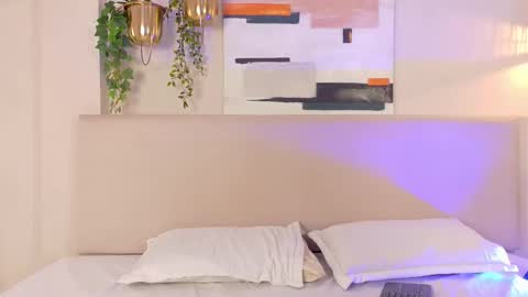 Naomi Klarc online show from 11-12-25, 04:24