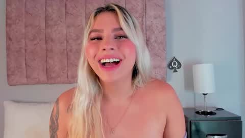 Laura  online show from 11-25-25, 04:40