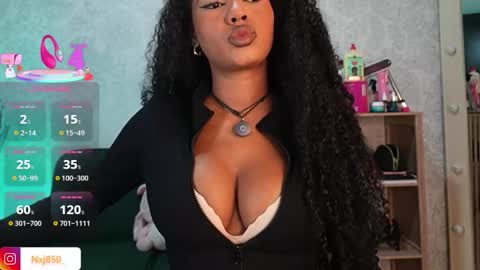 Naomi     online show from 12-01-25, 02:38