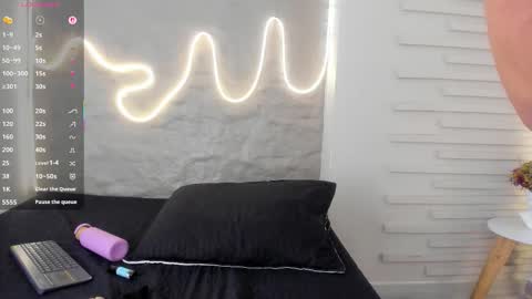 I am Naomy online show from 11-08-25, 07:01