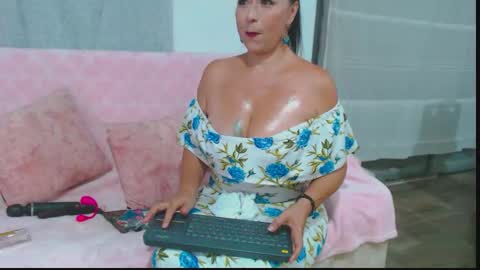 Snapshot of naomy_mature chatting on 12-18-25, 02:06 Naomy online show from 12-18-25, 02:06